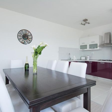 Lux Apartman S Pogledom Na More 트로기르 외부 사진
