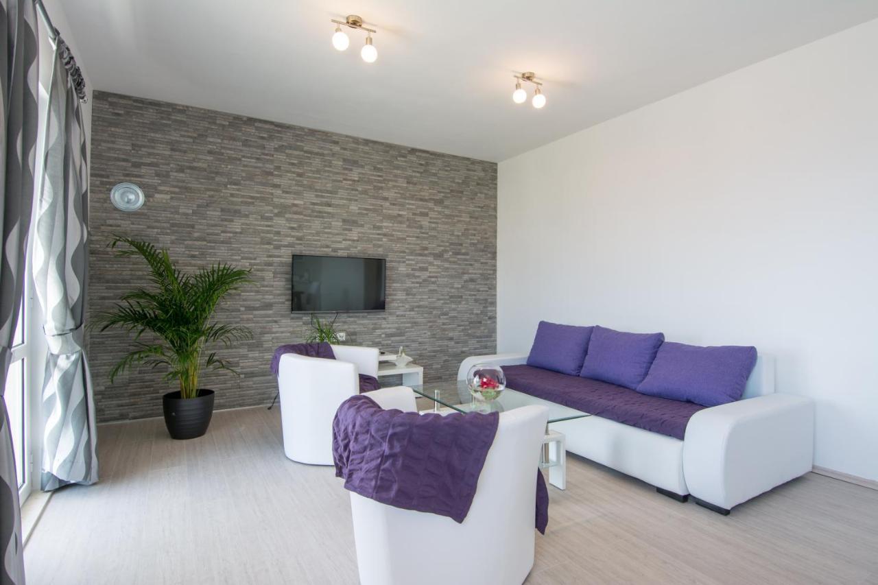 Lux Apartman S Pogledom Na More 트로기르 외부 사진