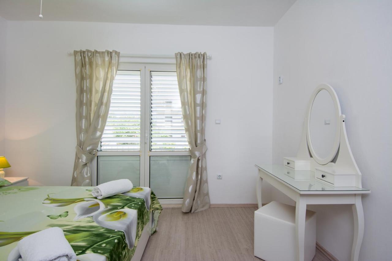 Lux Apartman S Pogledom Na More 트로기르 외부 사진