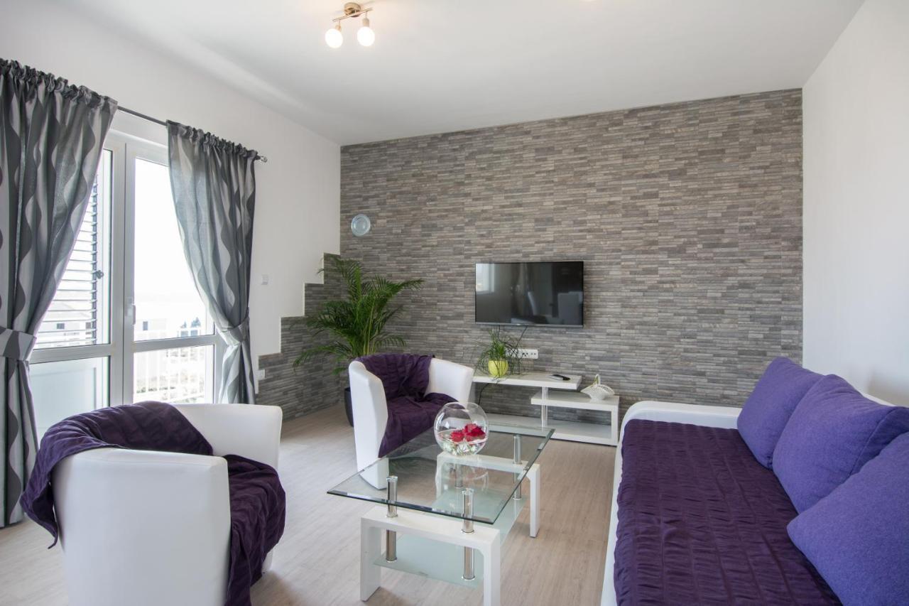 Lux Apartman S Pogledom Na More 트로기르 외부 사진