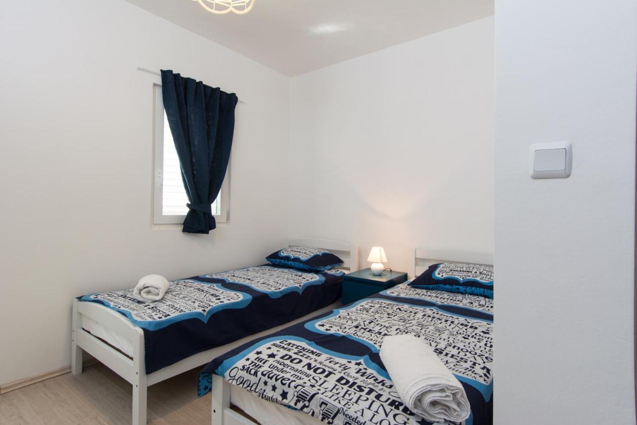 Lux Apartman S Pogledom Na More 트로기르 외부 사진