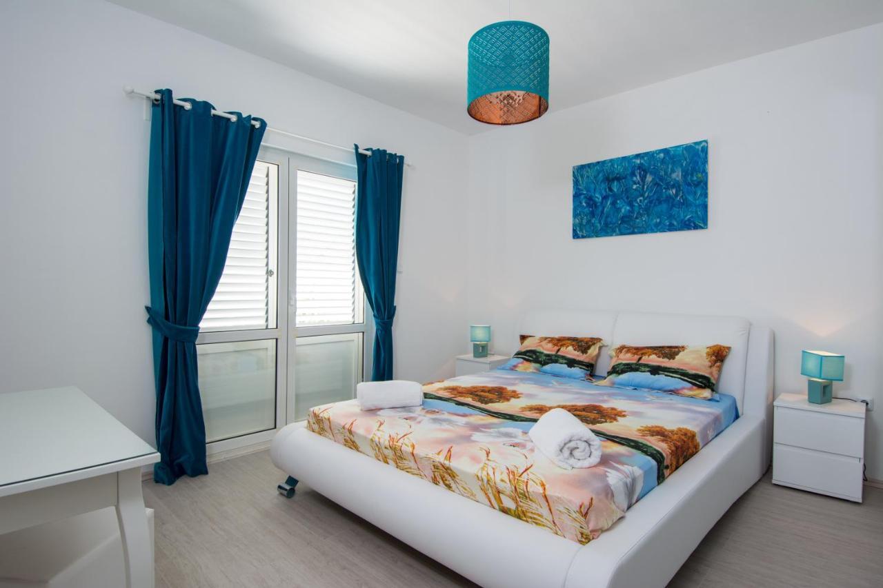 Lux Apartman S Pogledom Na More 트로기르 외부 사진