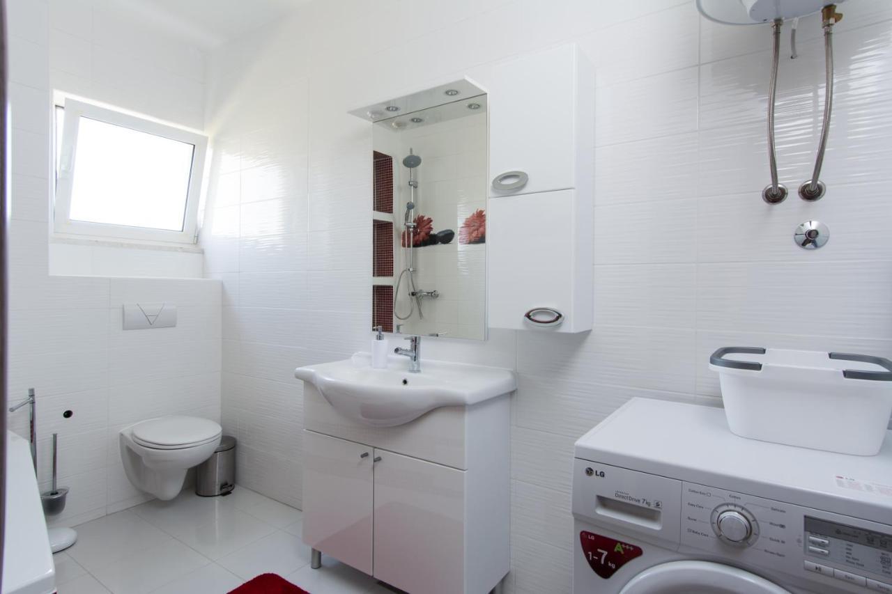 Lux Apartman S Pogledom Na More 트로기르 외부 사진