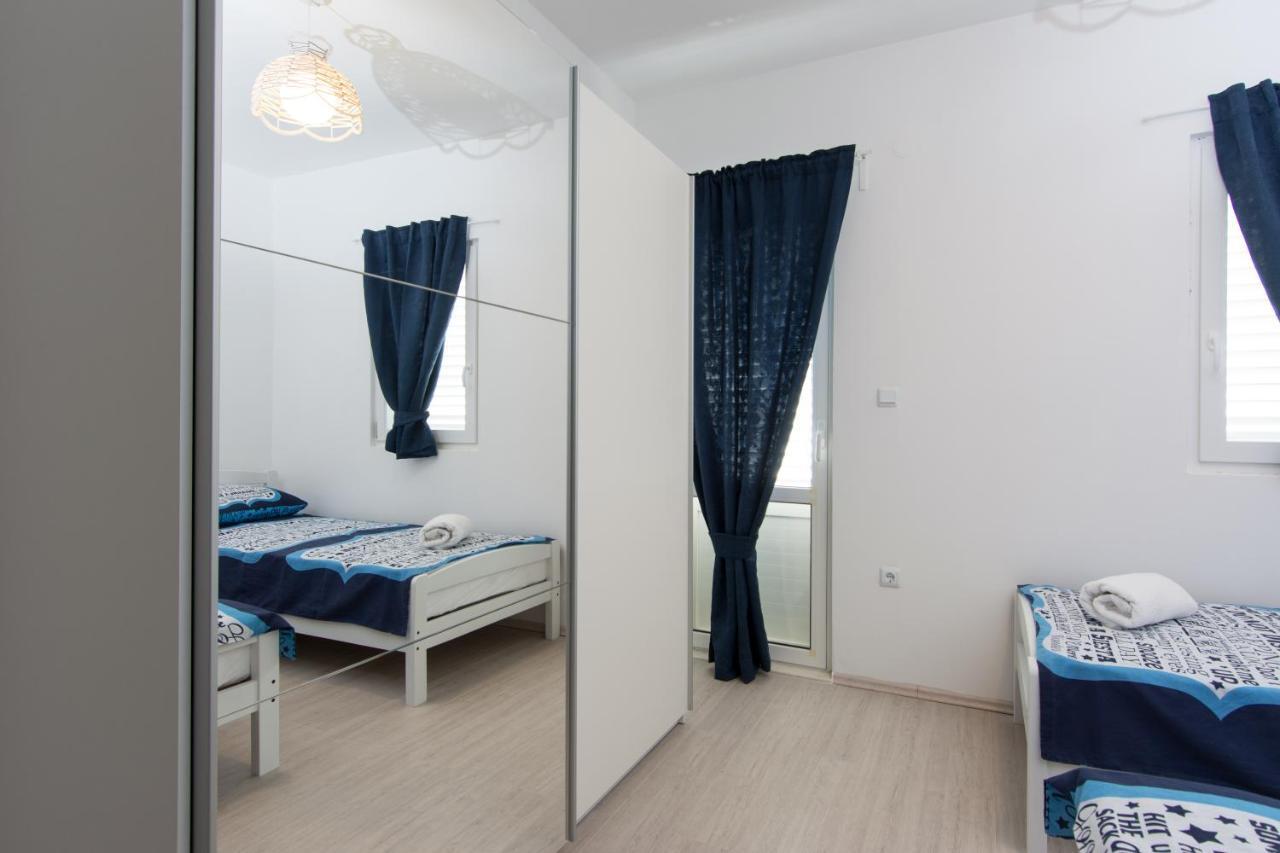 Lux Apartman S Pogledom Na More 트로기르 외부 사진