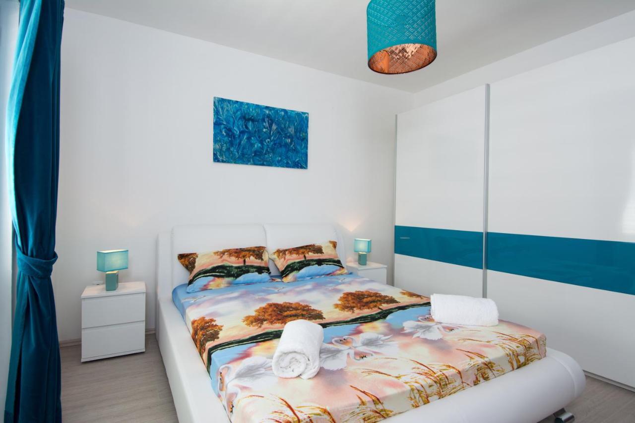 Lux Apartman S Pogledom Na More 트로기르 외부 사진